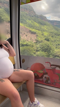 コロンビアのケーブルカーでフェラチオとファック、サンタンデールで非常にエッチな妊婦と