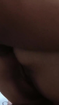 Questo gape anale ha fame e deve essere riempito di sperma