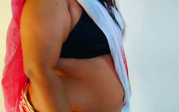 Aria Mia: Camera di pulizie cameriera indonesiana &amp; bloccato sotto il letto
