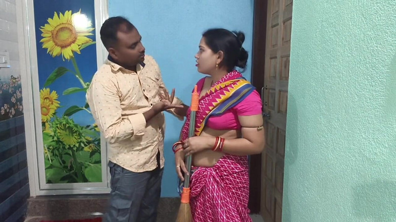 Sona bhabhi: Village Desi wife hard-core sexo com seu debar. Quando o...