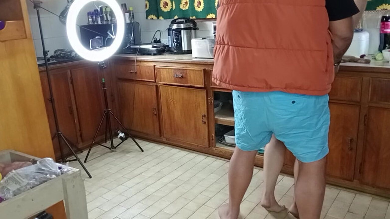 Bigjoefuckalott: Alberne F*** Kumpels, Die Salat in Der Küche Machen