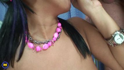 Mature NL: Remaja cantik berhubungan seks dengan pria tua