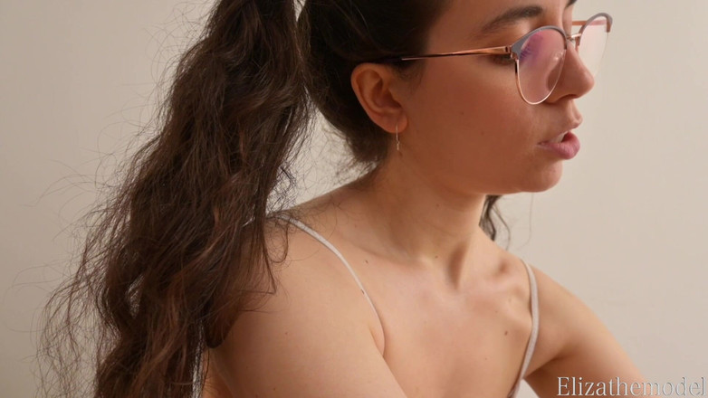 ElizaTheModel: Podprsenka kadeřnice zvlhne