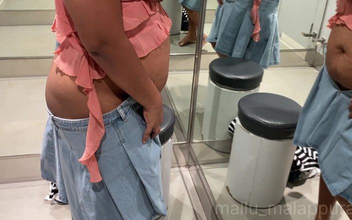 Mallu_Malappuram: トレイルルームでセクシーなドレスを試し、ケララ州マラプラムのショッピングモールトレイルルームから手マンを試みているマル妻