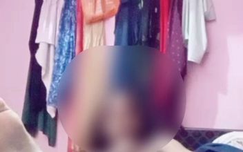 GF Fucking with Dildo