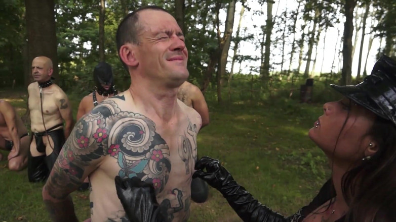 BDSM Deutschland: CBT痛いチンポ鞭打ちとBDSM