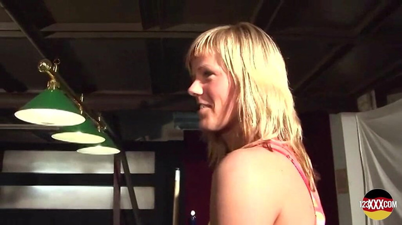 123XXX - 100% Amateurs: Pelacur pirang dari jerman menunjukkan bagaimana hal itu dilakukan