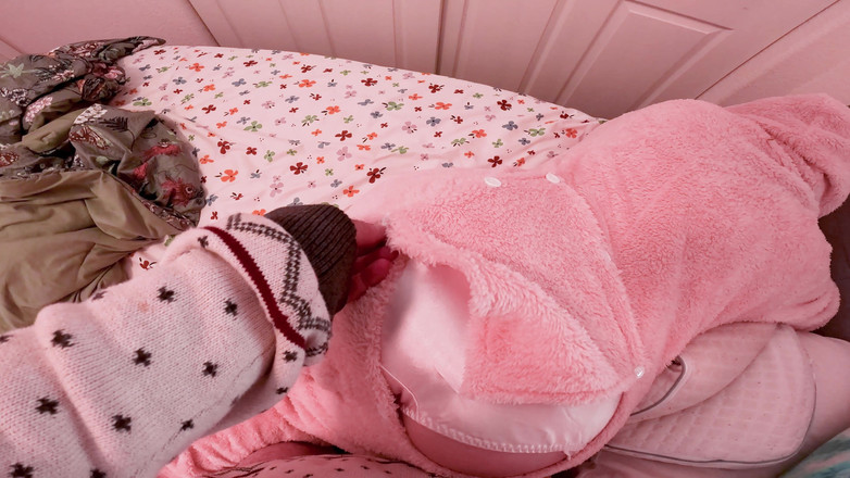 Erin Electra: 继兄弟和继妹在欺骗或治疗之前玩弄和做爱