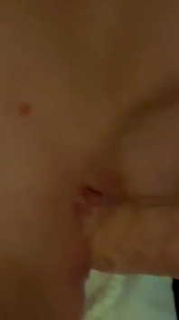 Fru tycker om sexmaskin, man tittar på