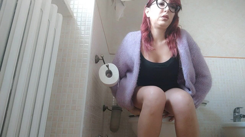 savannahamatoriale: Mătușa mea matură pe wc