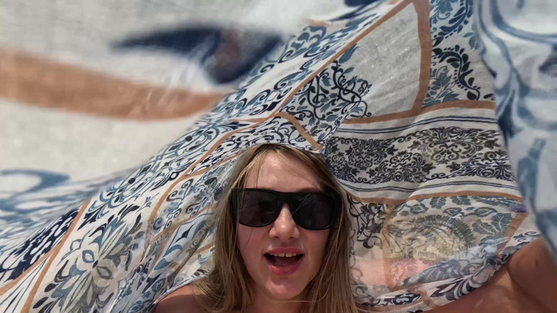 Emma Voyeur: Chica Nudista Jugando Con Coño Y Tetas En La Playa...