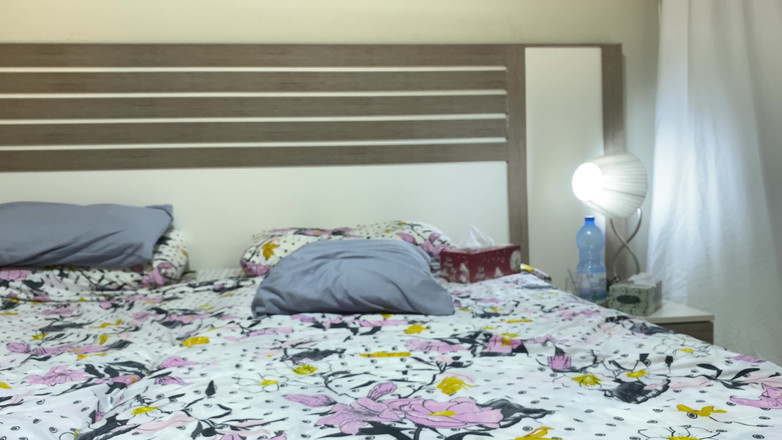 Jollyfuckingoldman: फोन पर धोखा देते हुए पकड़े जाने के बाद सौतेली मम्मी की सभी छेदों में चुदाई हुई