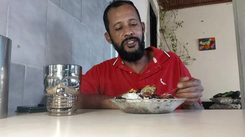 Stink HairyMale: Waktunya Makan Siang
