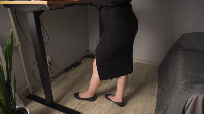 Teasecombo 4K: Gonna sopra il ginocchio provocante sexy con le gambe provocanti