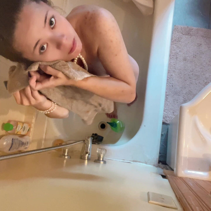 sweethanajapanese: Clean Hair Before Shower