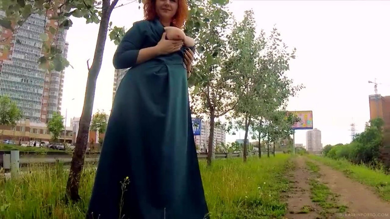 Katrin Porto: Śliczne BBW miga na zewnątrz
