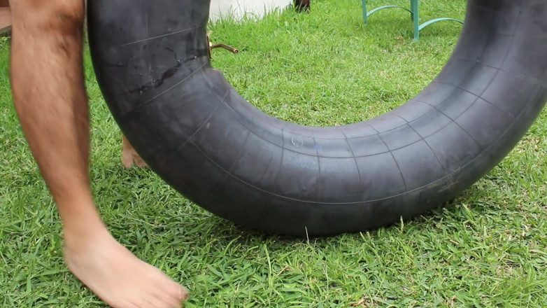 Inflatable Lovers: Innertube