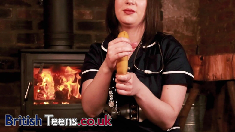 British Teens: British teen nurse teaches you how to put on a...