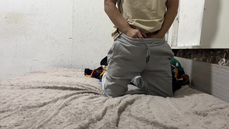 Scarlet at Home: 中で止まって終わらせないでください!もうすぐ私の寝取られた夫が来て、私たちを見つけるでしょう