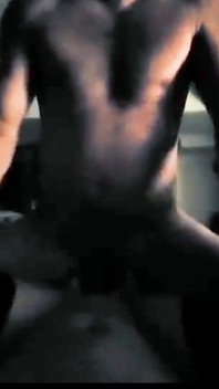 Taboo Secretele Omg Am fost târâtor meu vitreg Telefon și a găsit un videoclip de el reproducere mama mea vitregă.sunt atât de excitat! Ce să fac?