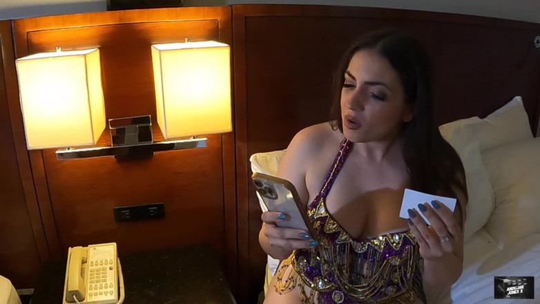 Breed My Hotwife: उत्तेजित गृहिणी valentina Bellucci भारतीय लंड के लिए तरसती है