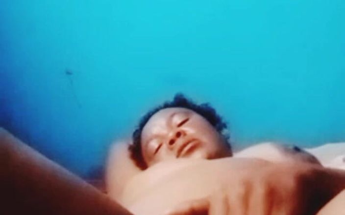 Me and my new slut: Gammal kåt onanerar med en BBC pojke älskare