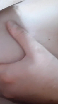 Sie leckt, lutscht, küsst, beißt meine nippel bis zum orgasmus - lesbische illusion