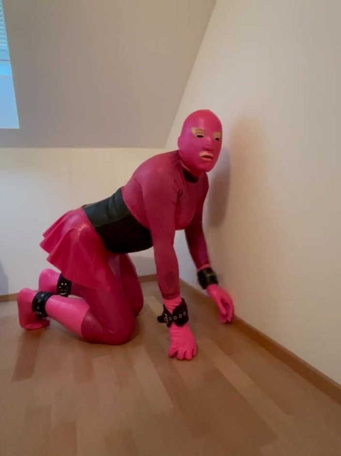 PervyLara: Pink Rubberdoll Sissy Slavegirl Fullrubber Trzy warstwy lateksu