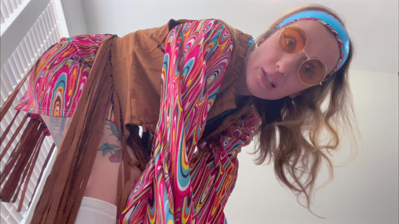 Kink in Time: Sutton's Groovy din anii 60, Giantess Fantasy 4K POV Emoții minuscule așteaptă!