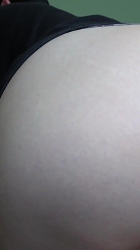 Une géante sexy suce une bite et tu fais partie de son cul
