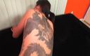 CBD Media: Великолепная 20-летняя Филиппинка с татуировкой на спине трахает ее крошечную киску и получает кримпай