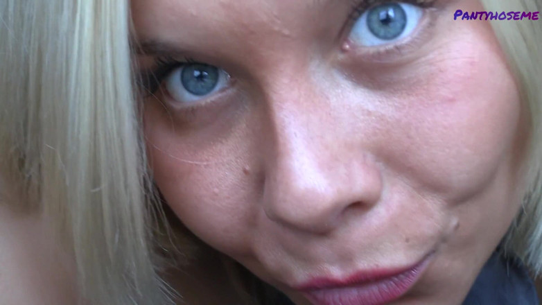 Pantyhose me porn videos: Sexy amadora loira Lisa em sua meia-calça provocando