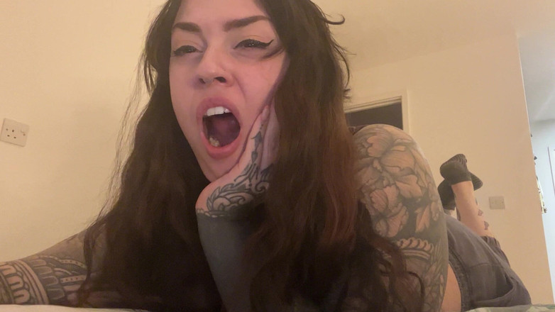 Miss Valentina: Nemůže přestat zívat