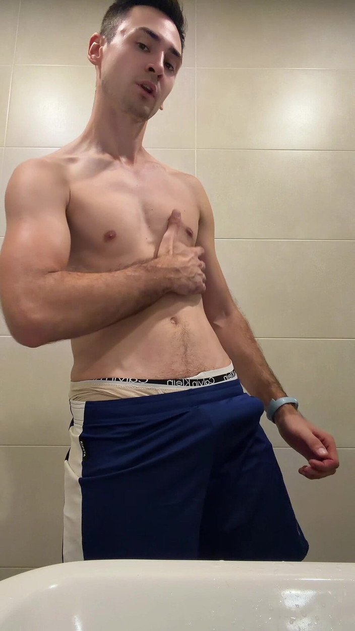 Nick Lewis: Post-workout Locker Room Stroke - Horny &amp; Exploding