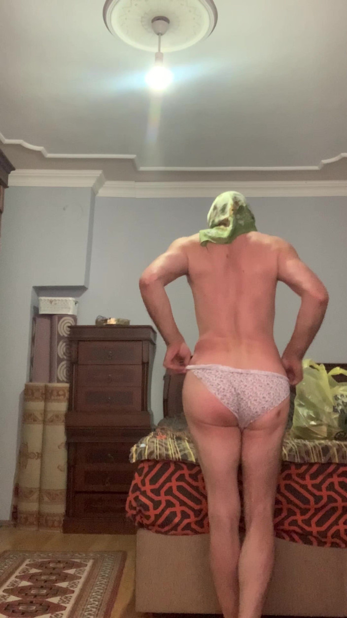 cd_aysemmm: Mi hijabi culona madrastra se desnuda