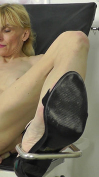 Mature Gyno - 成熟したブロンドは放尿とクソマシンが好き