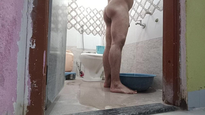 LovedSunsine1990: Doston Main Jab Bhi Nahata Hun Nanga Hokar Ine Hathon