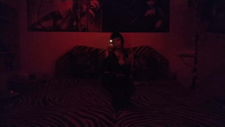 Beth Kinky: Pirómana gótica 01