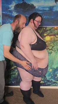 Culona desnuda en ropa interior - parte 1