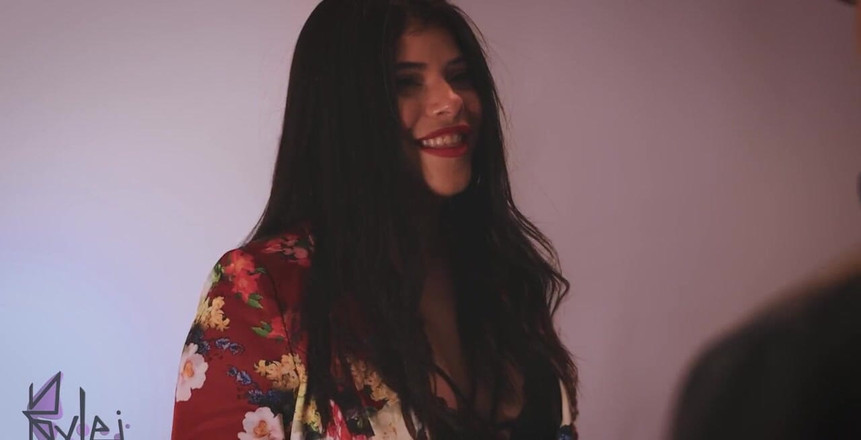 Kylei Ellish: 你的女朋友曾经和一个婊子好好地操了一次你？