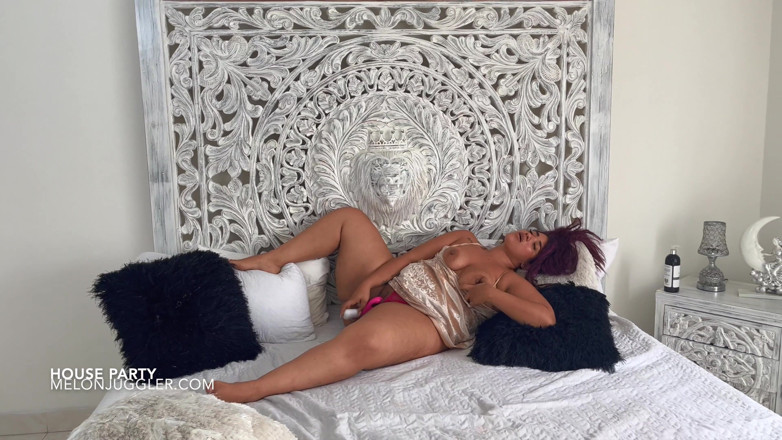 Busty BBW Latinas: Sexpot pantat besar Hanna Mills dikongkek di rumah