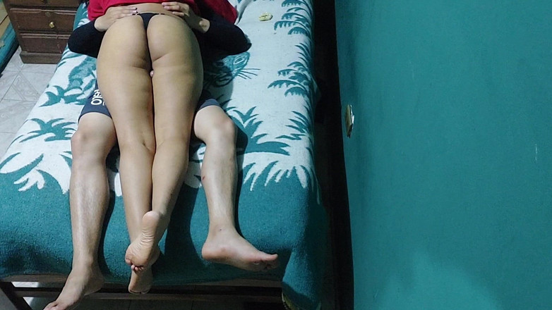 Josyandhot: Porno indian cu coloană sonoră hindi împărțind patul cu indiancă bhabhi