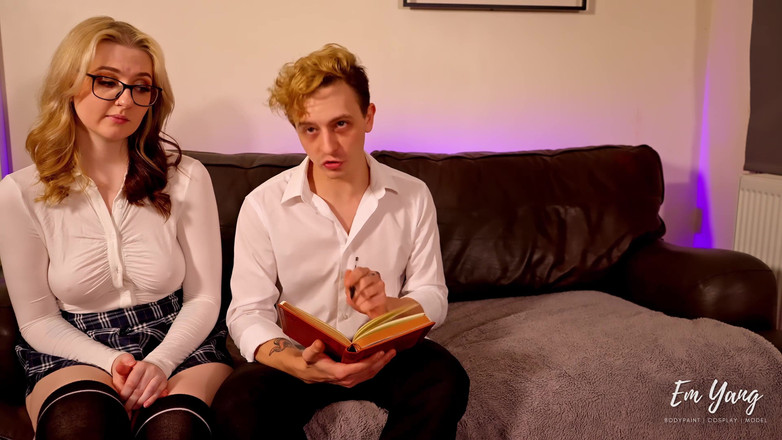 Em Yang: 그녀의 튜터에게 따먹히는 학생