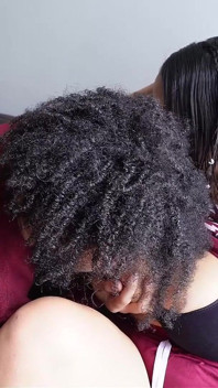 Rakan sekelas membeli alat kawalan jauh yang menghentikan masa untuk bercinta dengan kami - Threesome dengan rakan sekelas