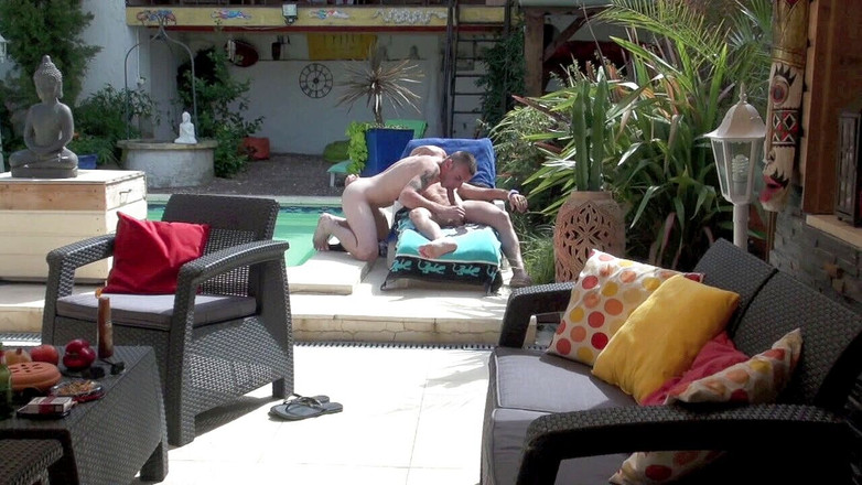 Crunch Boy: Xavio chupando seu amigo straigth mas eu estou aqui de...