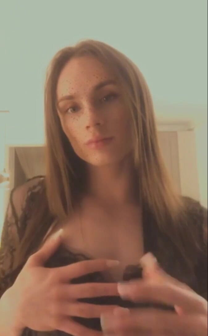 TS Kylie Star: ママに挨拶して