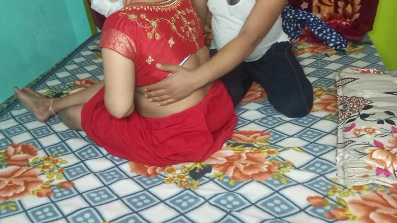 Manjushukla: 처음으로 내 여친을 그녀의 방에서 따먹어.