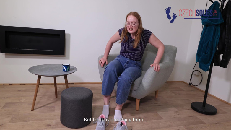 Czech Soles - foot fetish content: अपने पैरों को हास्यास्पद आकार में बढ़ाना
