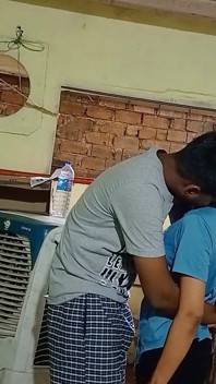 Pantat bahenol cewek sange ini ditampar habis-habisan dan bikin cewek ini nyepong kontol habis-habisan
