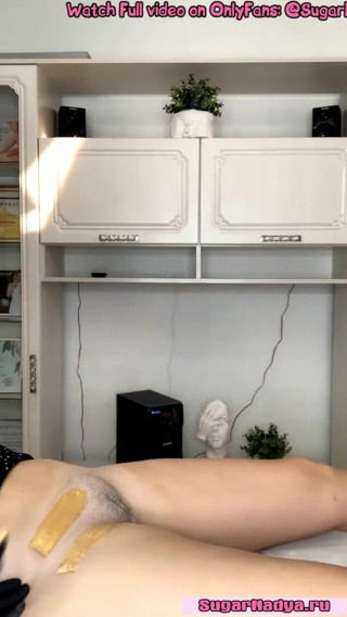 SugarNadya: Tiefes muschi wird für ein mädchen mit wunderschönen beinen gewachst